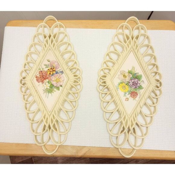 Vintage 1970s Bowman plastic wall hangings floral - Picture 1 of 8